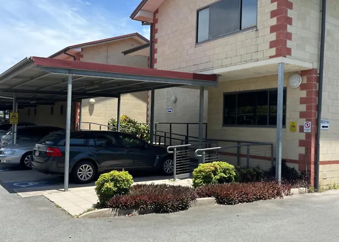 Queensport Tavern And Motel